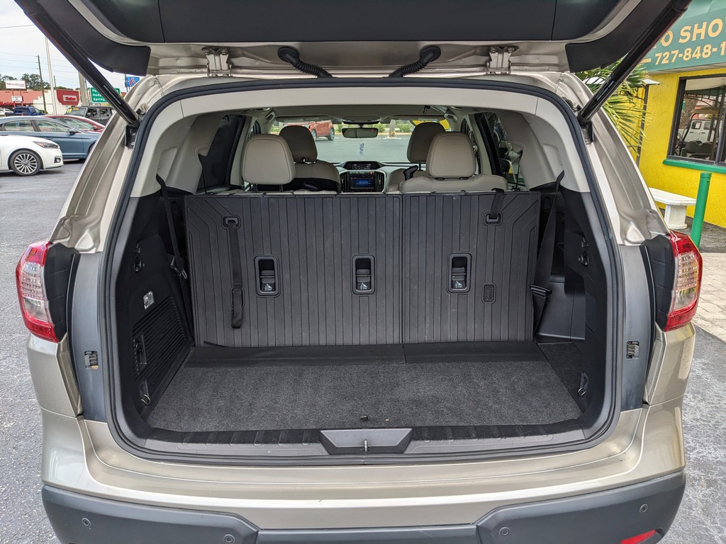 Subaru Ascent Vehicle Full-screen Gallery Image 09