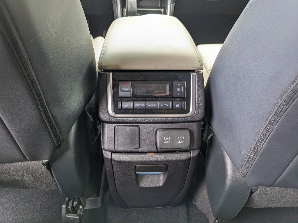 Subaru Ascent Vehicle Full-screen Gallery Image 16