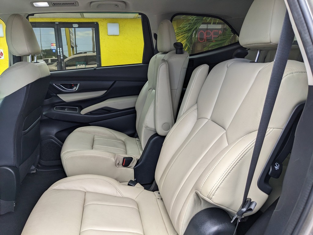 Subaru Ascent Vehicle Full-screen Gallery Image 17