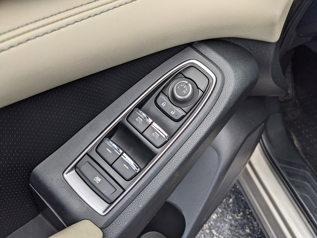 Subaru Ascent Vehicle Full-screen Gallery Image 19