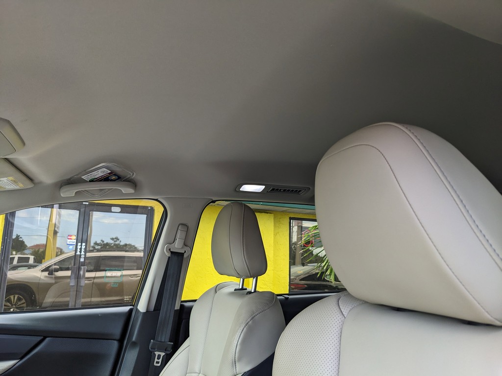 Subaru Ascent Vehicle Full-screen Gallery Image 21