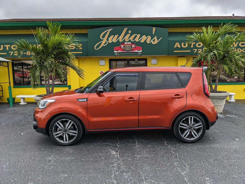 Kia Soul Vehicle Full-screen Gallery Image 02