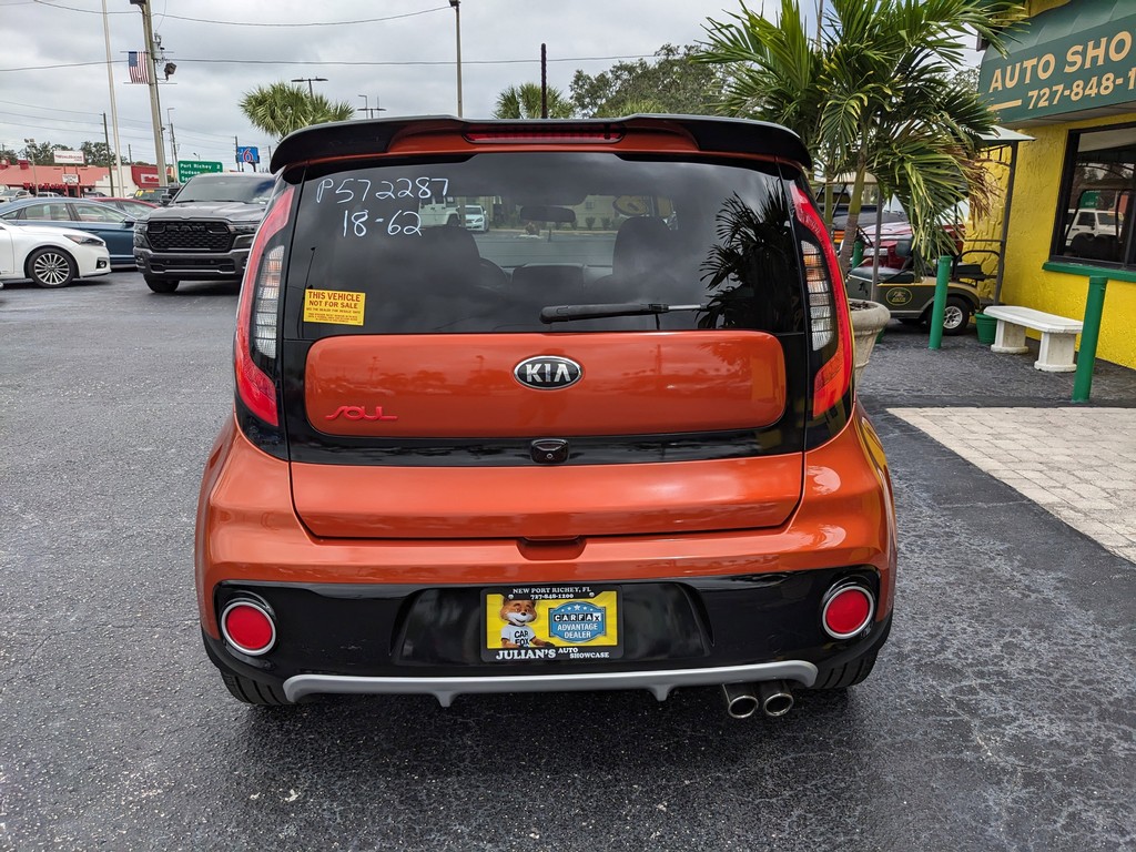 Kia Soul Vehicle Full-screen Gallery Image 04