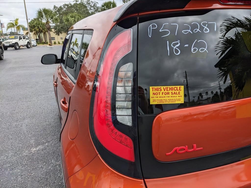 Kia Soul Vehicle Full-screen Gallery Image 07