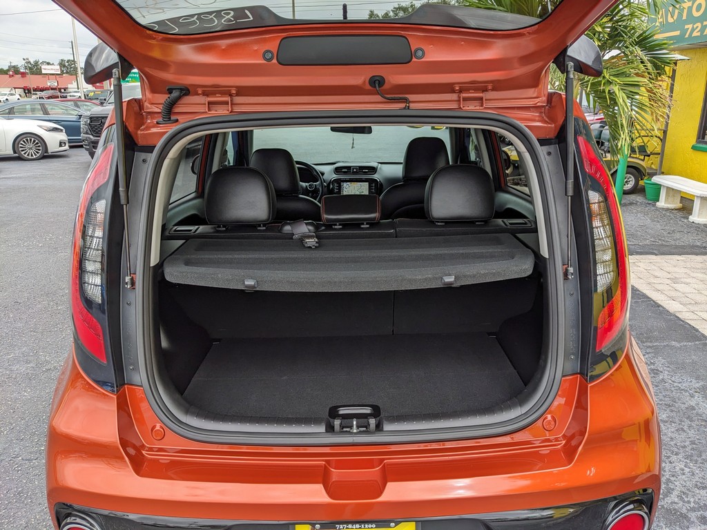 Kia Soul Vehicle Full-screen Gallery Image 08