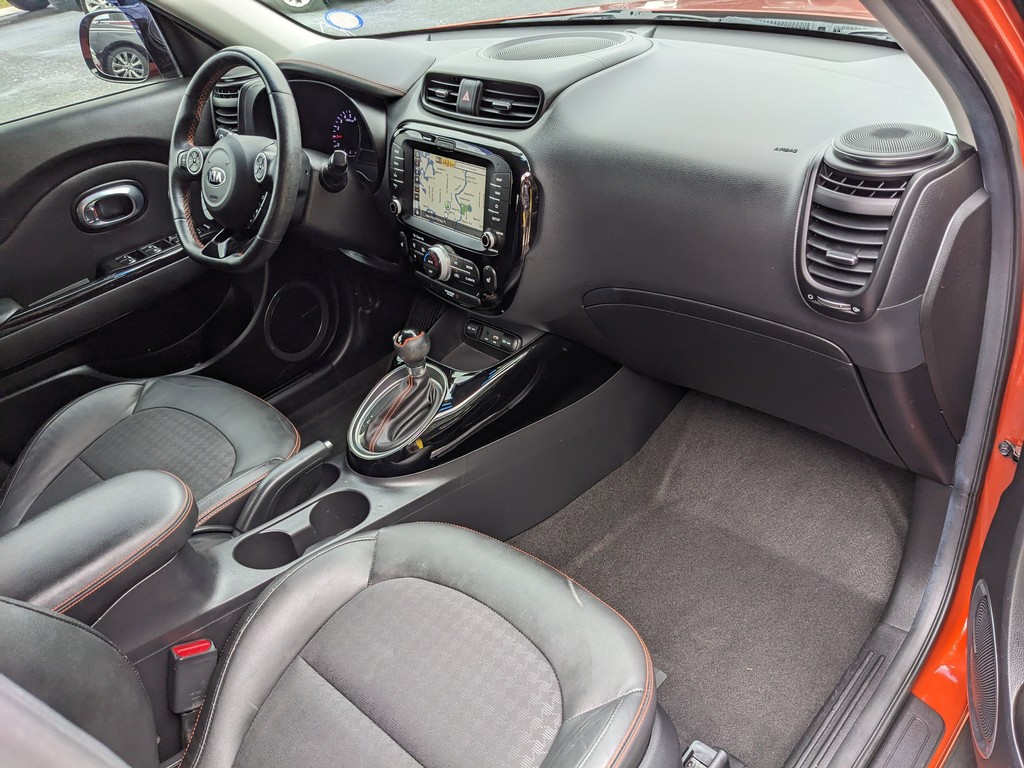 Kia Soul Vehicle Full-screen Gallery Image 09