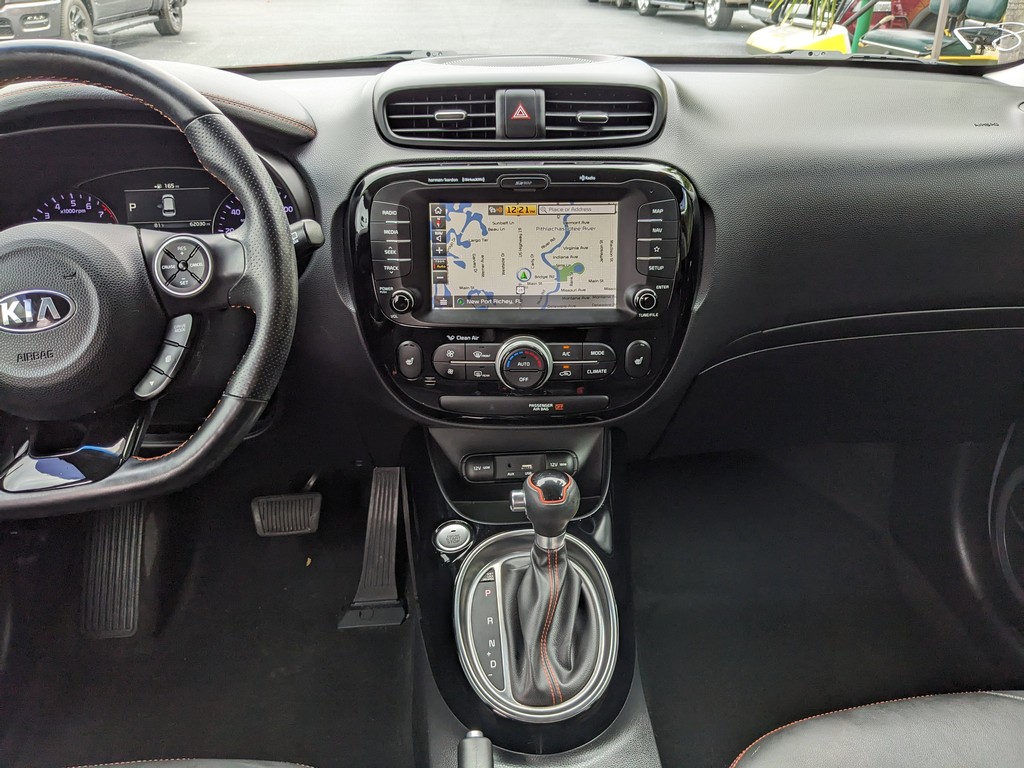 Kia Soul Vehicle Full-screen Gallery Image 12