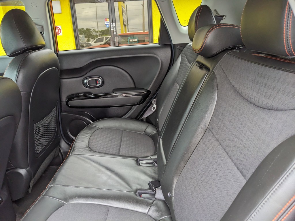 Kia Soul Vehicle Full-screen Gallery Image 14
