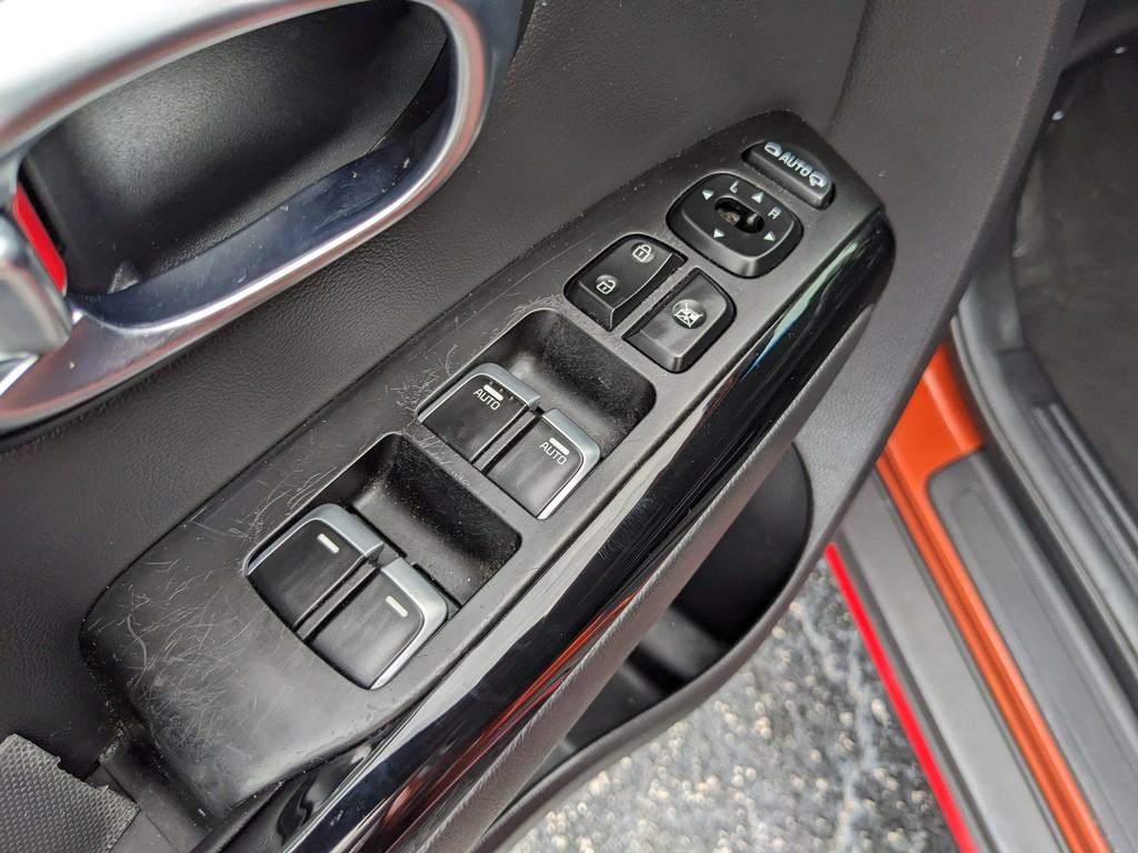 Kia Soul Vehicle Full-screen Gallery Image 15