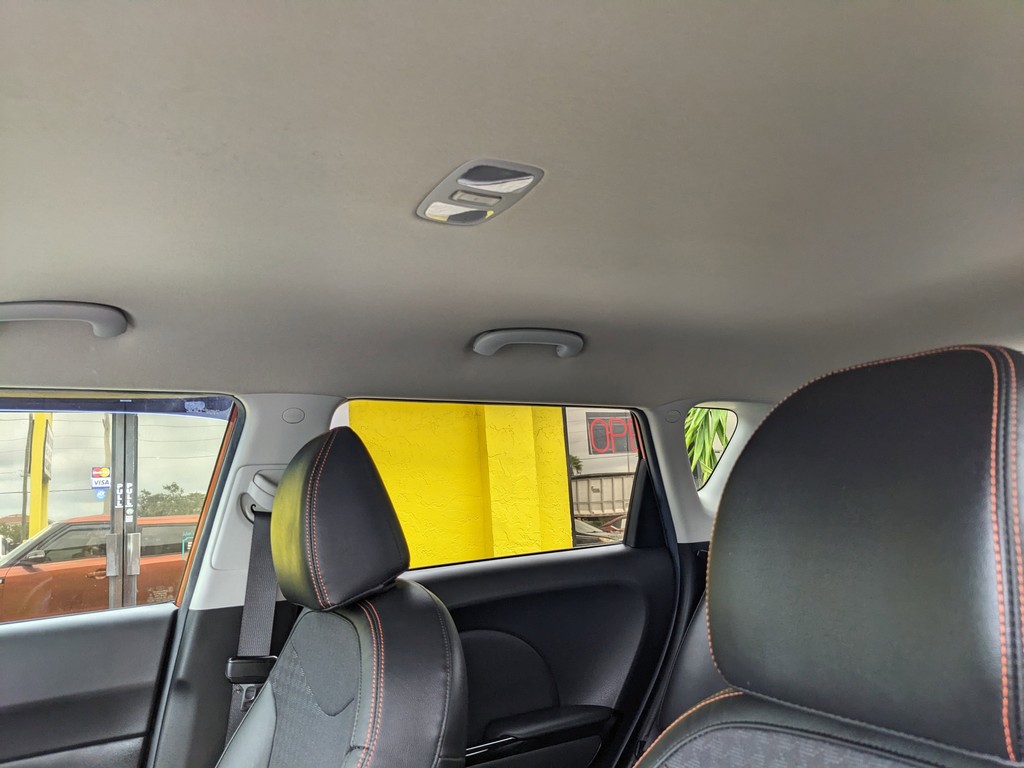 Kia Soul Vehicle Full-screen Gallery Image 17