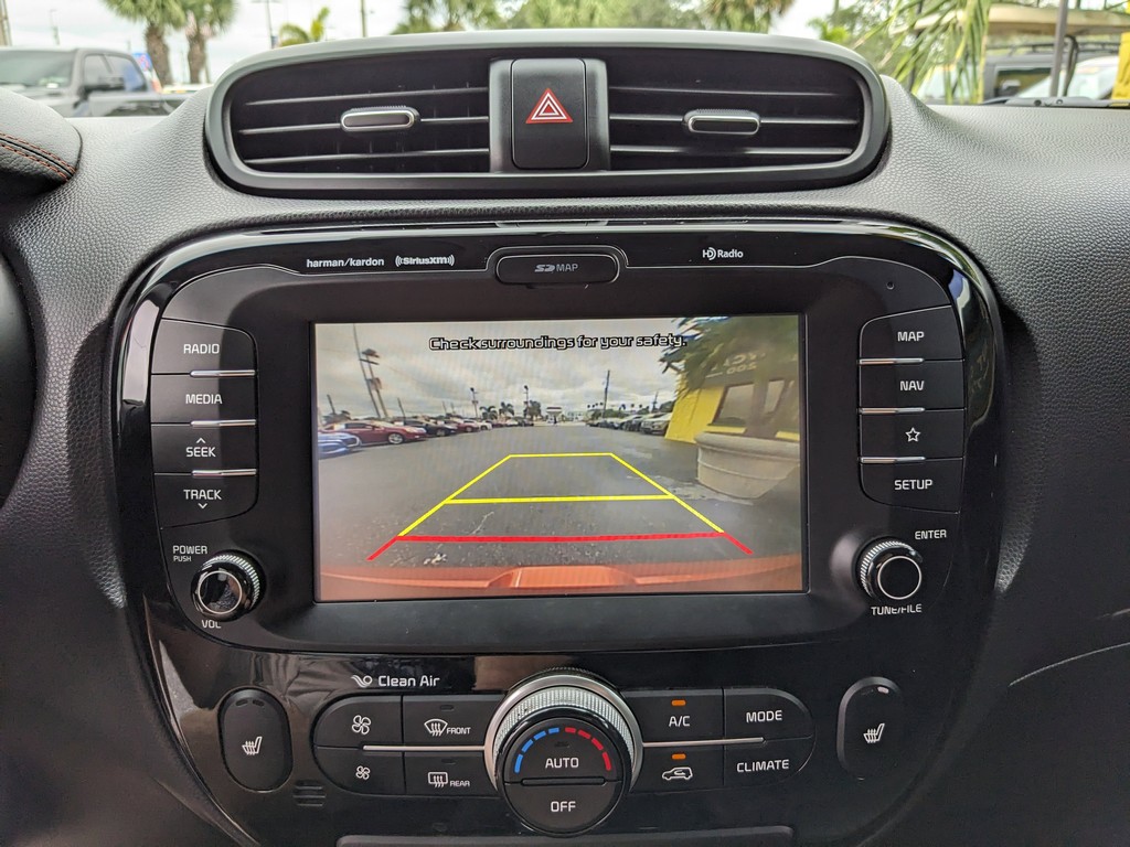 Kia Soul Vehicle Full-screen Gallery Image 19