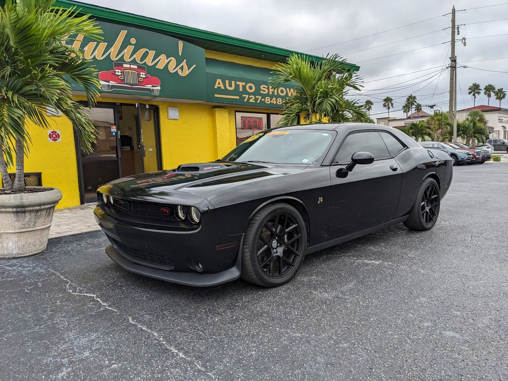 Dodge Challenger Vehicle Full-screen Gallery Image 02