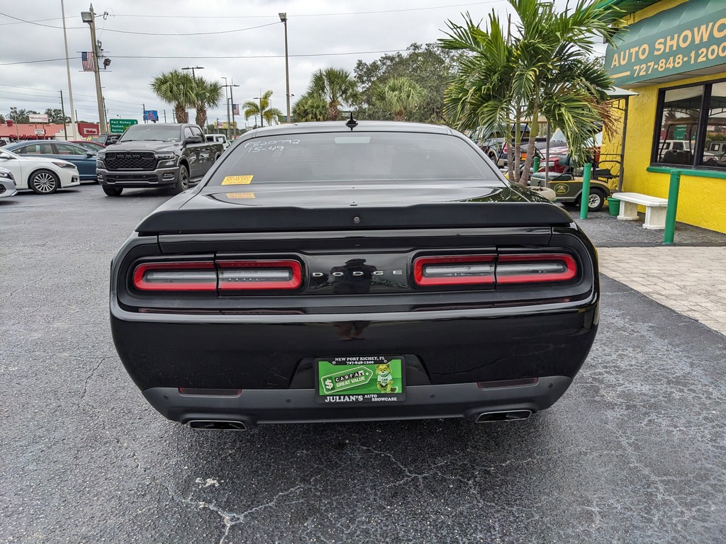 Dodge Challenger Vehicle Full-screen Gallery Image 06