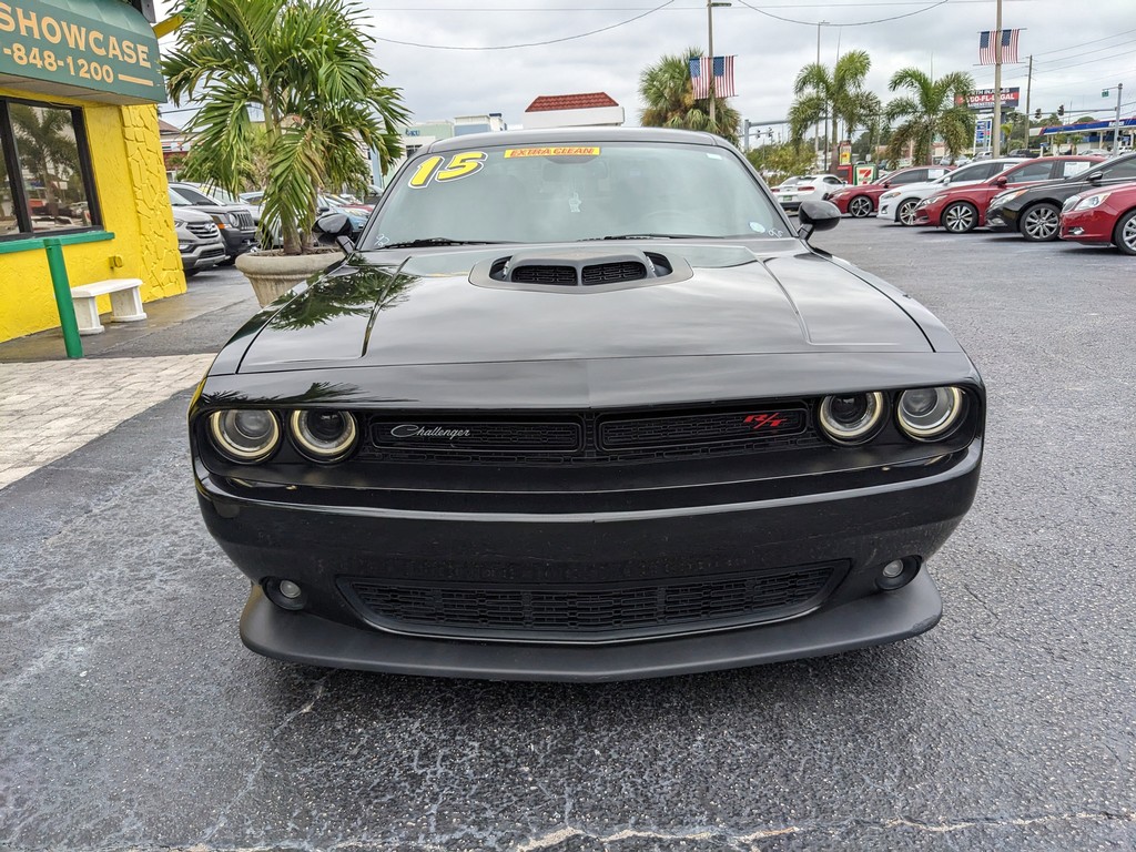 Dodge Challenger Vehicle Full-screen Gallery Image 07