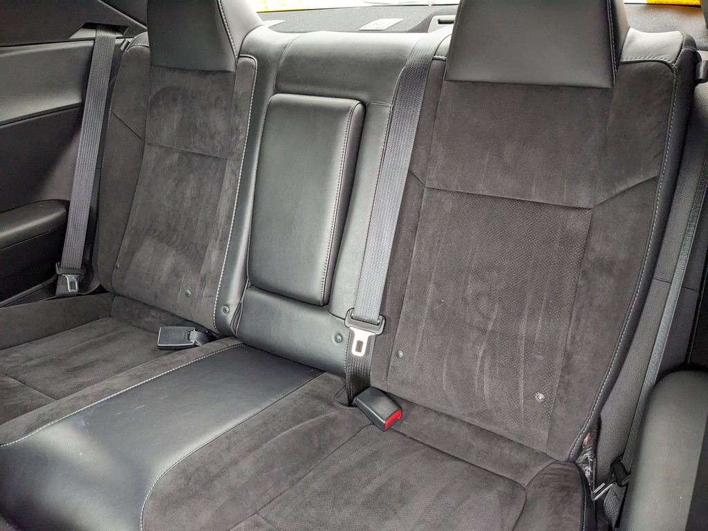 Dodge Challenger Vehicle Full-screen Gallery Image 17