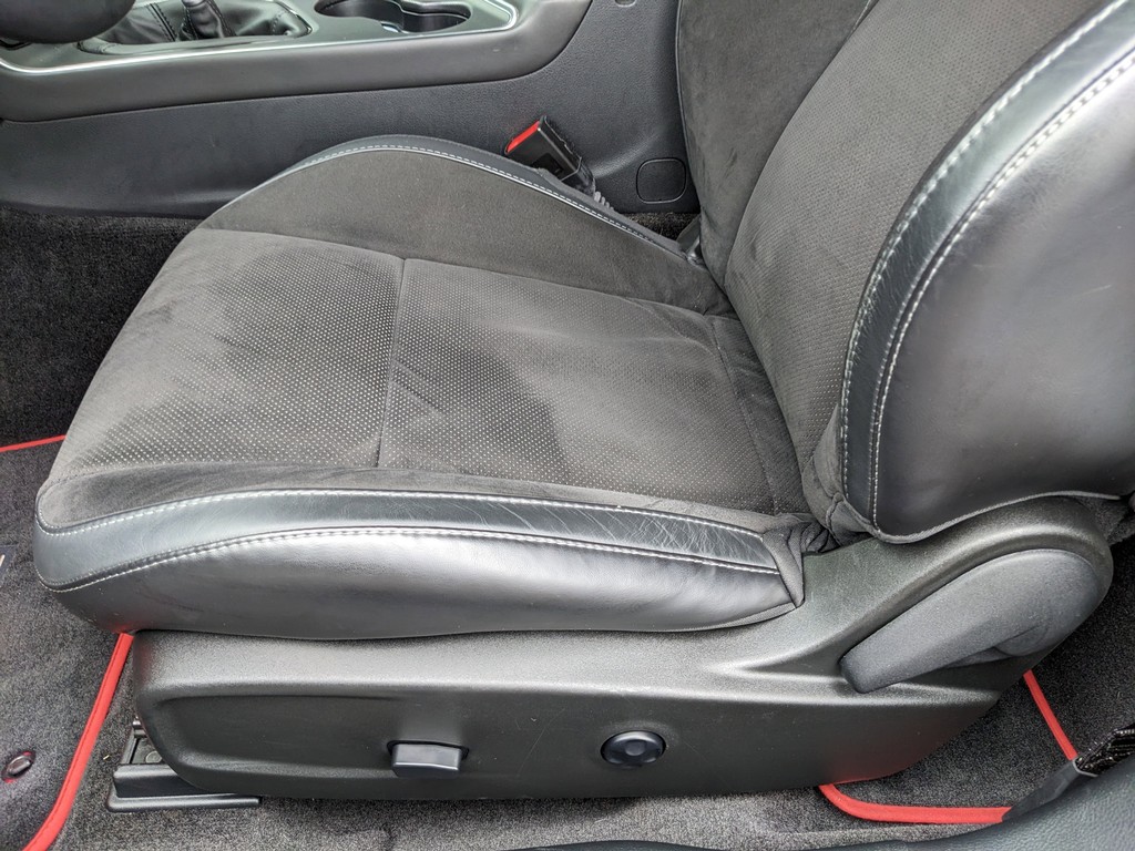 Dodge Challenger Vehicle Full-screen Gallery Image 20