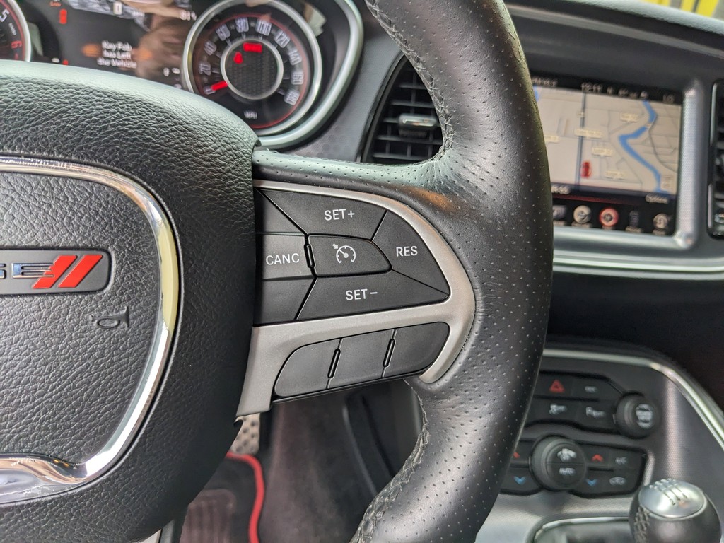 Dodge Challenger Vehicle Full-screen Gallery Image 31