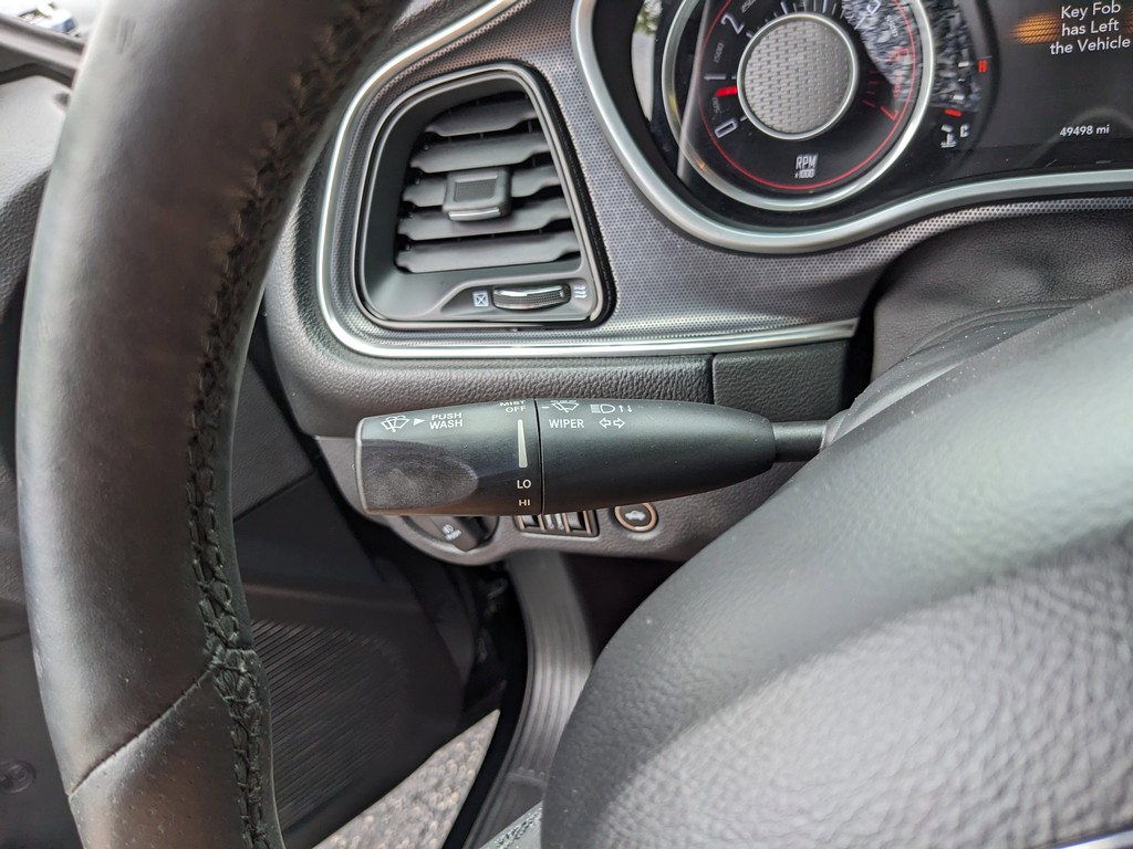 Dodge Challenger Vehicle Full-screen Gallery Image 32