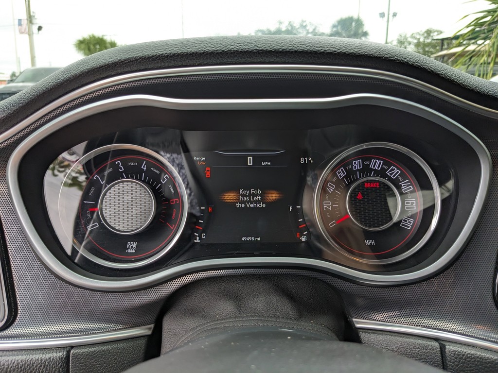 Dodge Challenger Vehicle Full-screen Gallery Image 33