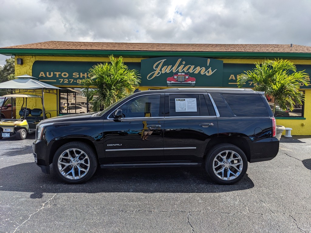 GMC Yukon Vehicle Full-screen Gallery Image 03