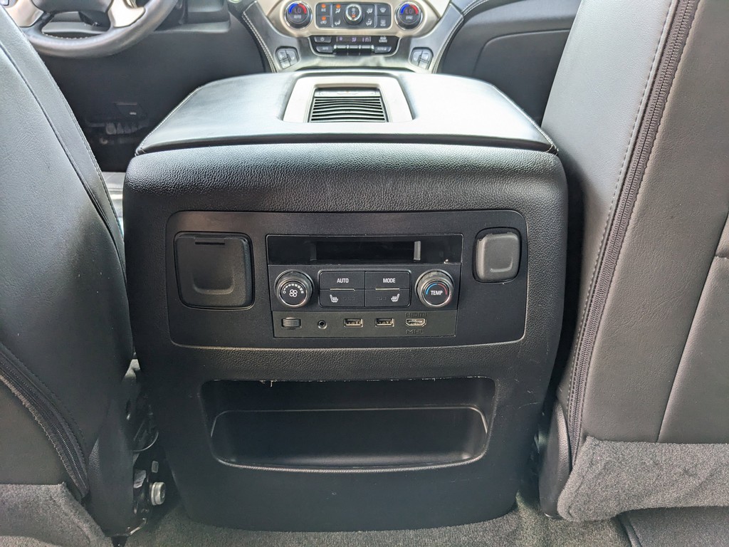 GMC Yukon Vehicle Full-screen Gallery Image 15