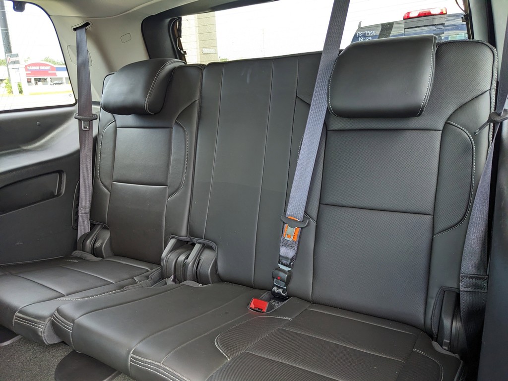 GMC Yukon Vehicle Full-screen Gallery Image 17
