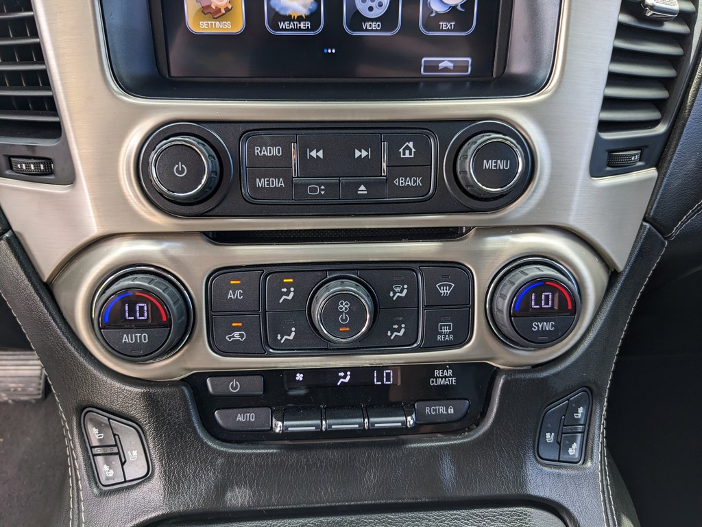 GMC Yukon Vehicle Full-screen Gallery Image 24