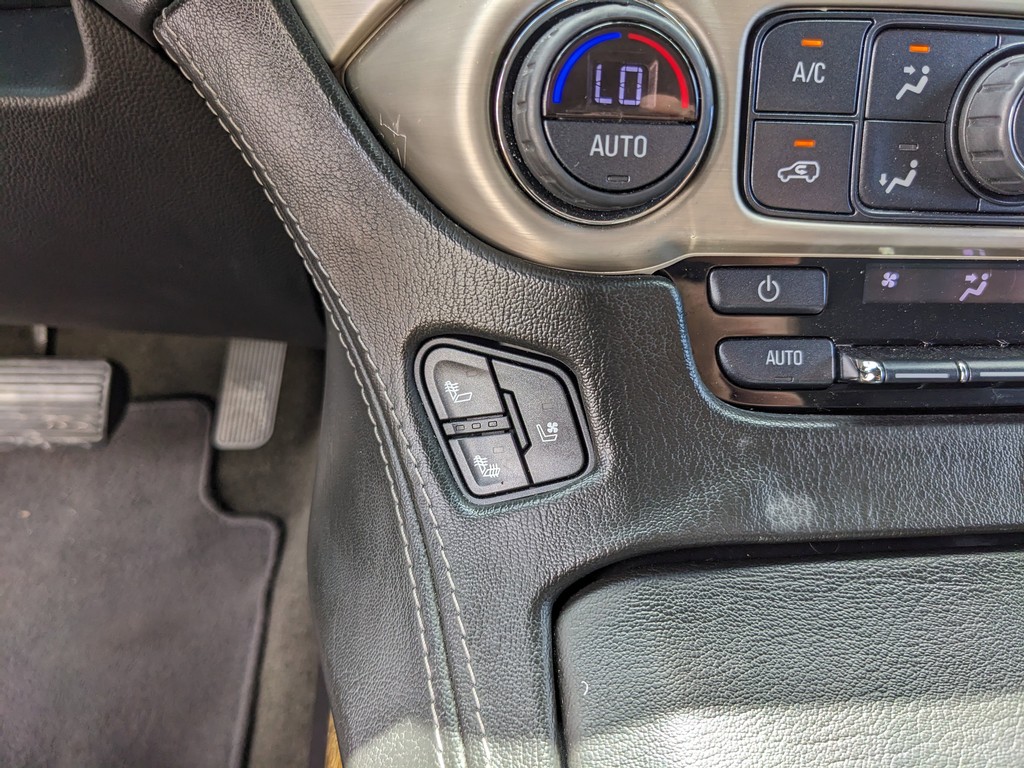 GMC Yukon Vehicle Full-screen Gallery Image 25