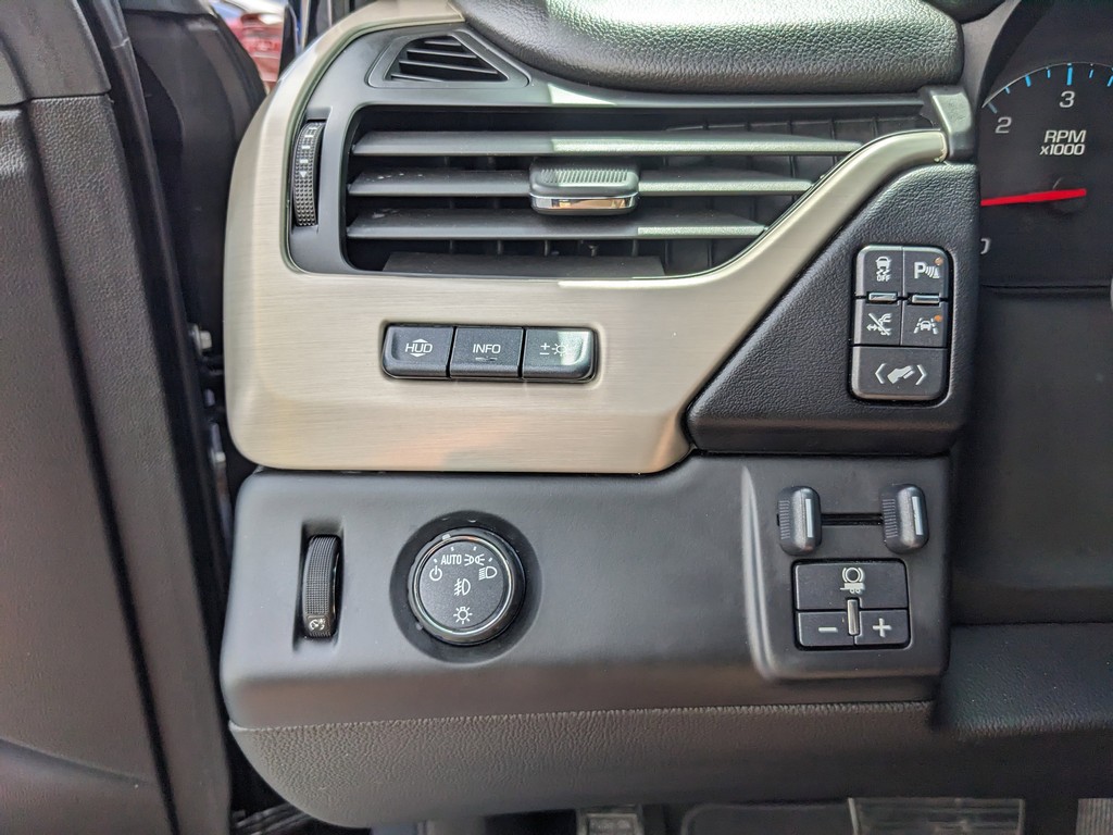 GMC Yukon Vehicle Full-screen Gallery Image 27