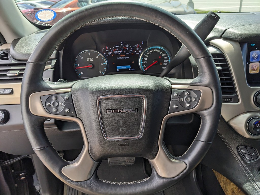 GMC Yukon Vehicle Full-screen Gallery Image 28