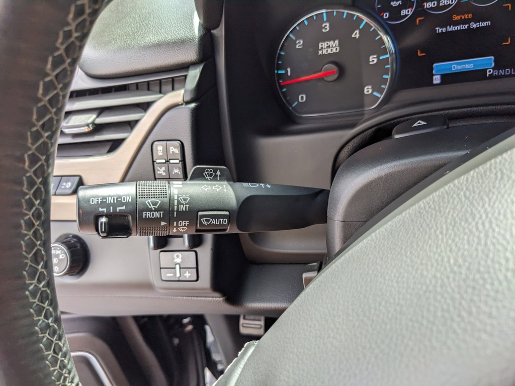 GMC Yukon Vehicle Full-screen Gallery Image 30