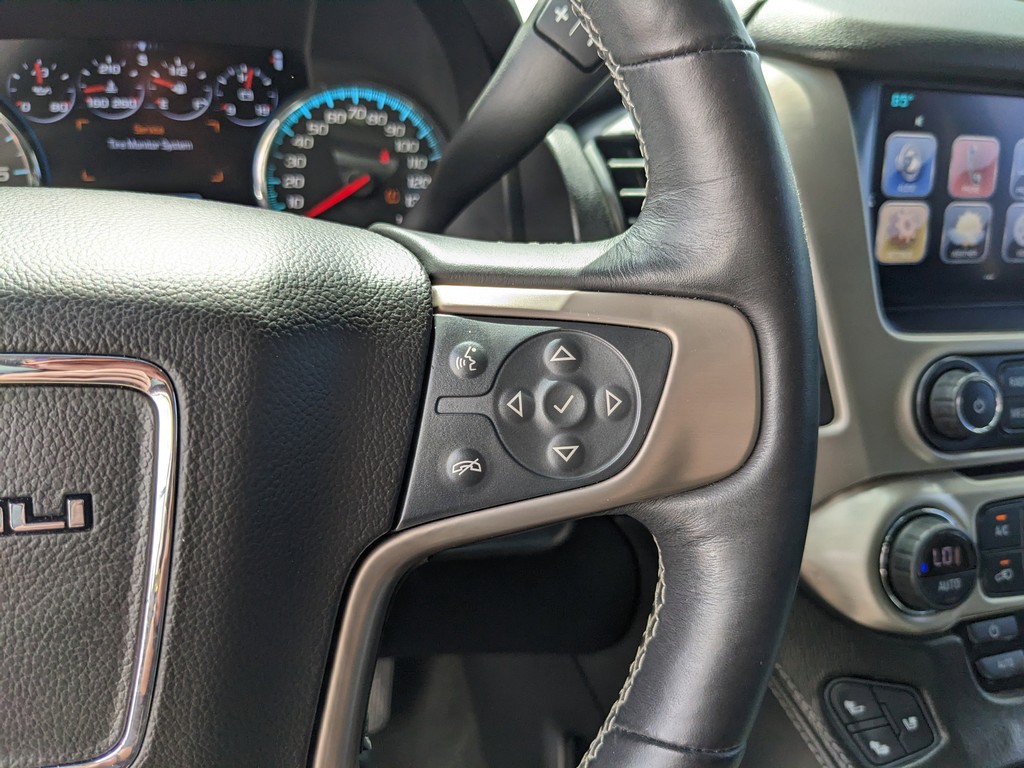 GMC Yukon Vehicle Full-screen Gallery Image 31