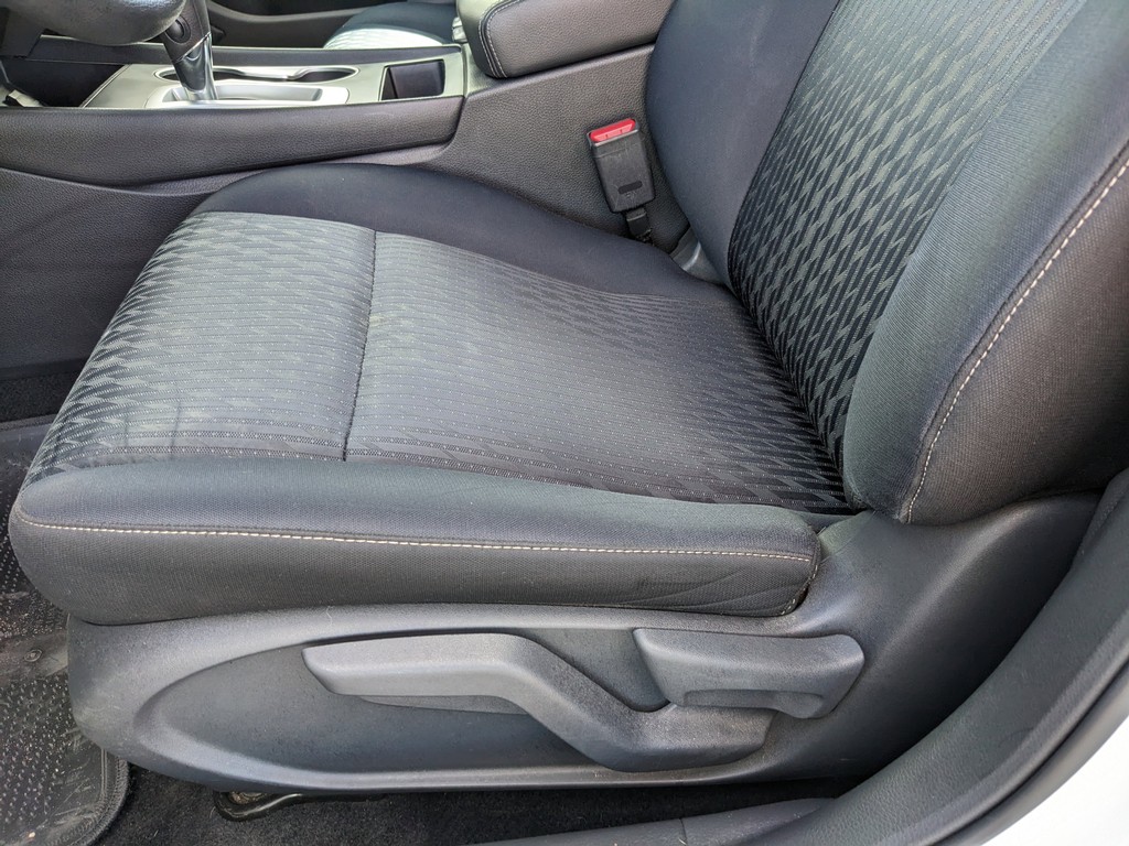 Nissan Altima Vehicle Full-screen Gallery Image 13