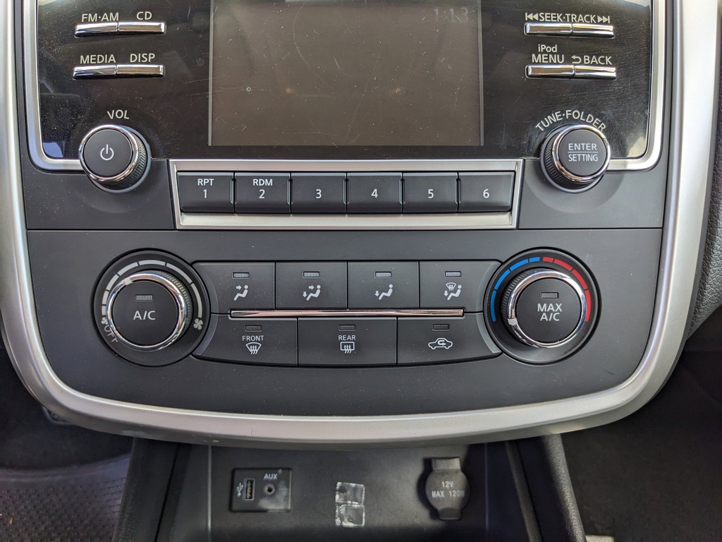 Nissan Altima Vehicle Full-screen Gallery Image 17