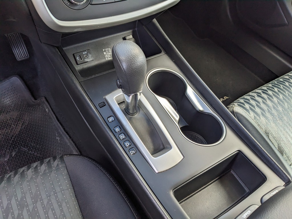 Nissan Altima Vehicle Full-screen Gallery Image 18