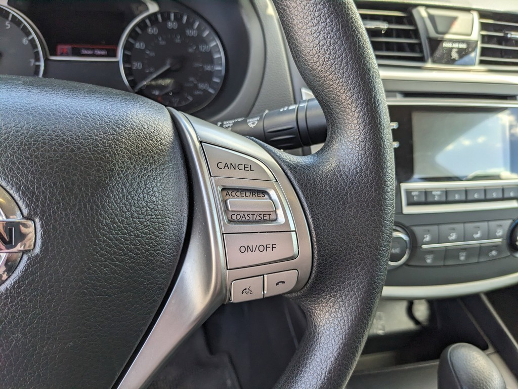 Nissan Altima Vehicle Full-screen Gallery Image 22