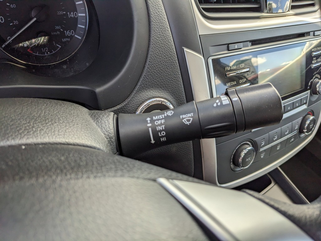 Nissan Altima Vehicle Full-screen Gallery Image 24