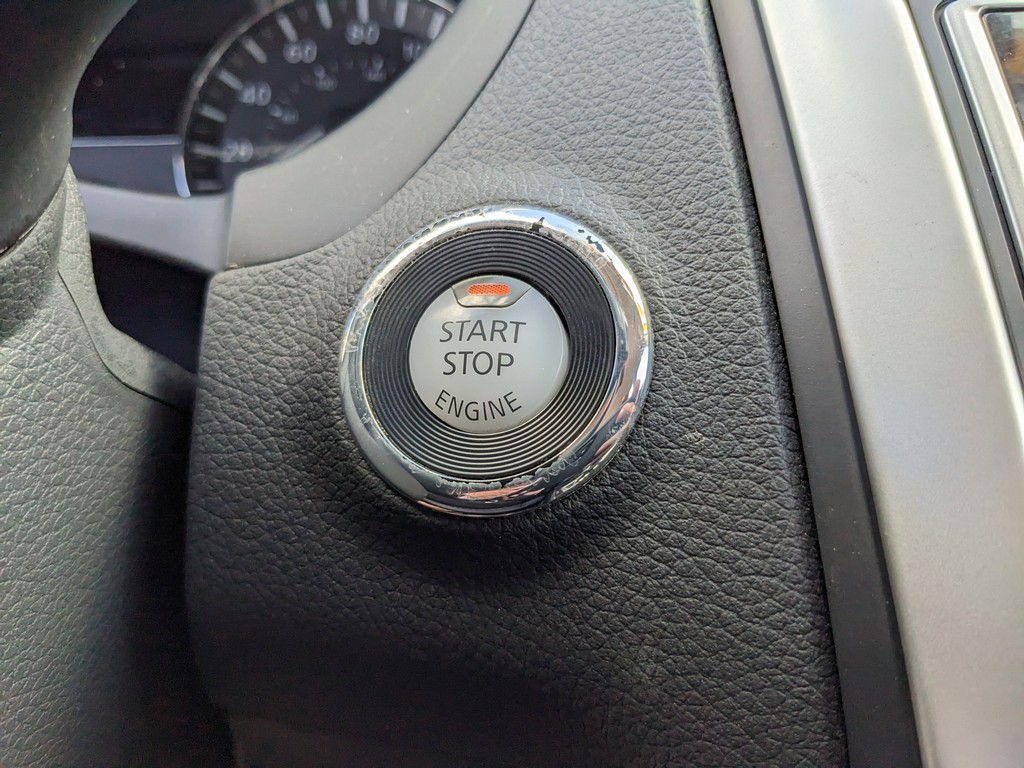 Nissan Altima Vehicle Full-screen Gallery Image 26