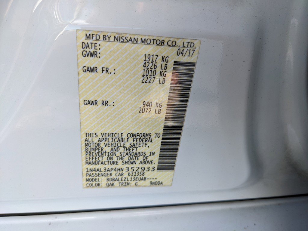 Nissan Altima Vehicle Full-screen Gallery Image 28