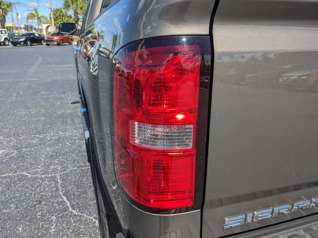 GMC Sierra 1500 Vehicle Full-screen Gallery Image 08