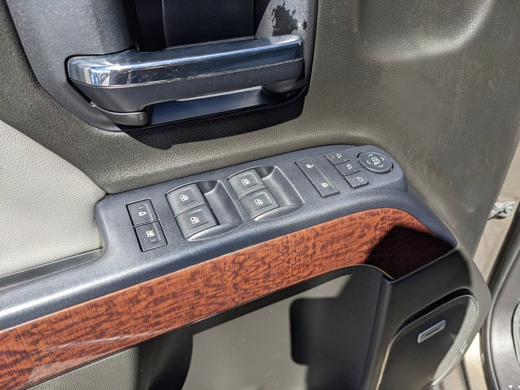 GMC Sierra 1500 Vehicle Full-screen Gallery Image 16