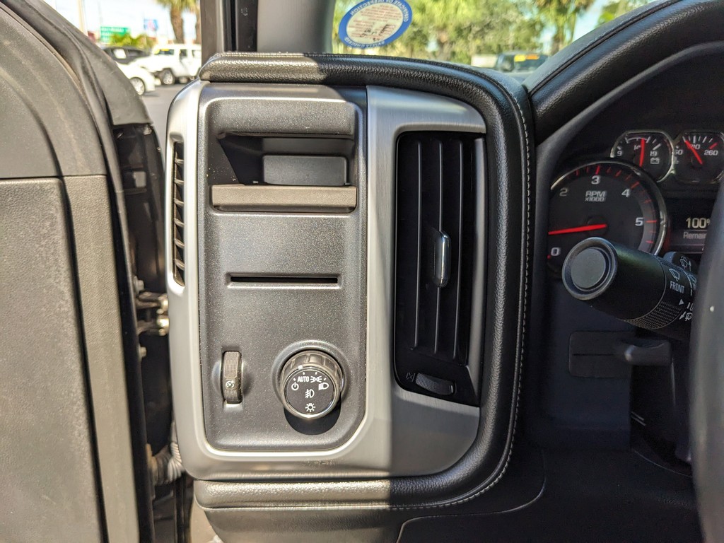 GMC Sierra 1500 Vehicle Full-screen Gallery Image 24