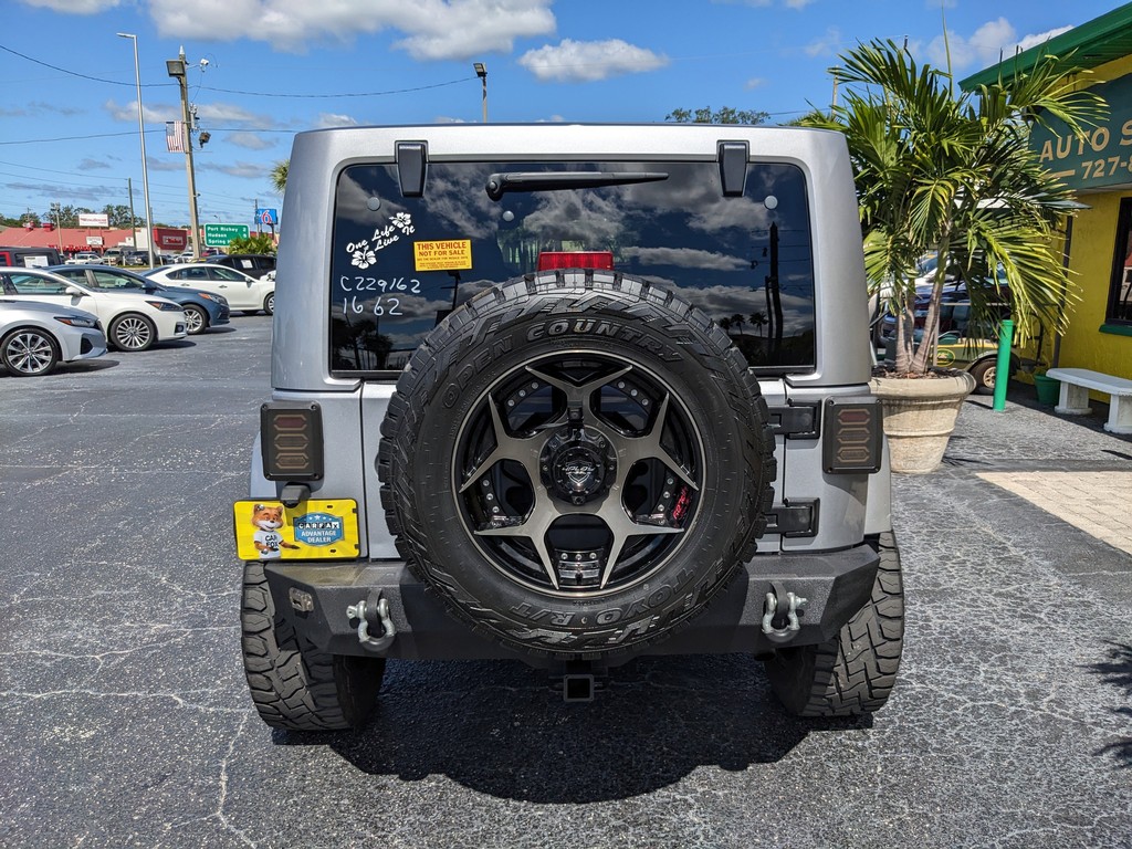 Jeep Wrangler Unlimited Vehicle Full-screen Gallery Image 05