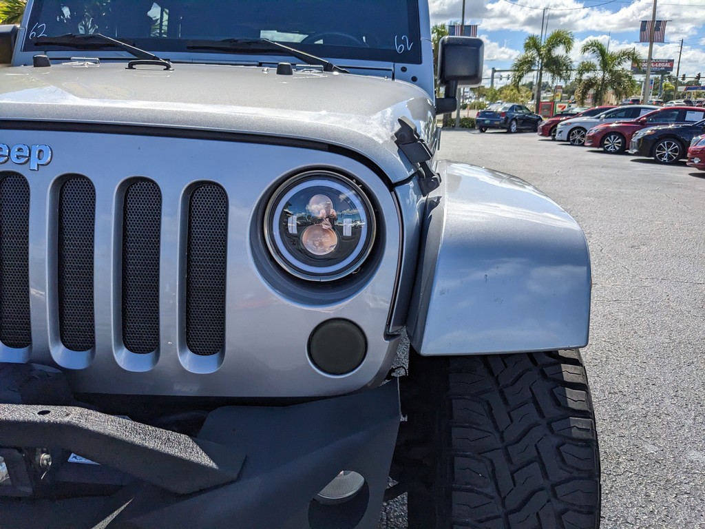 Jeep Wrangler Unlimited Vehicle Full-screen Gallery Image 07