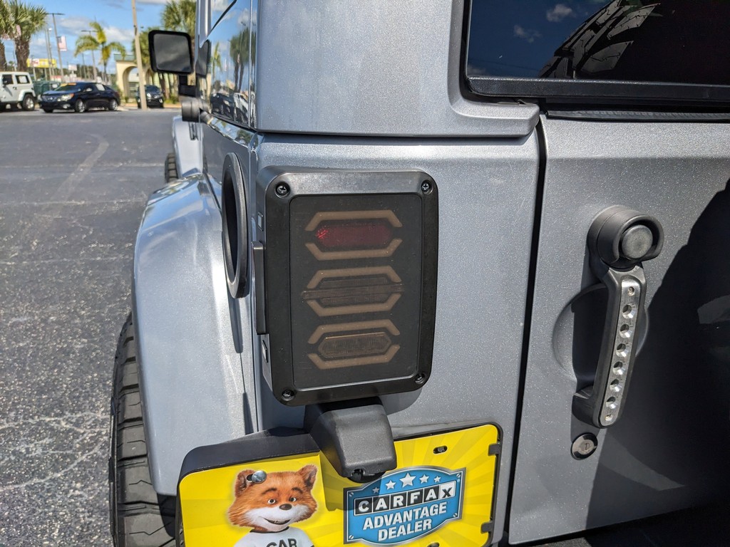 Jeep Wrangler Unlimited Vehicle Full-screen Gallery Image 08