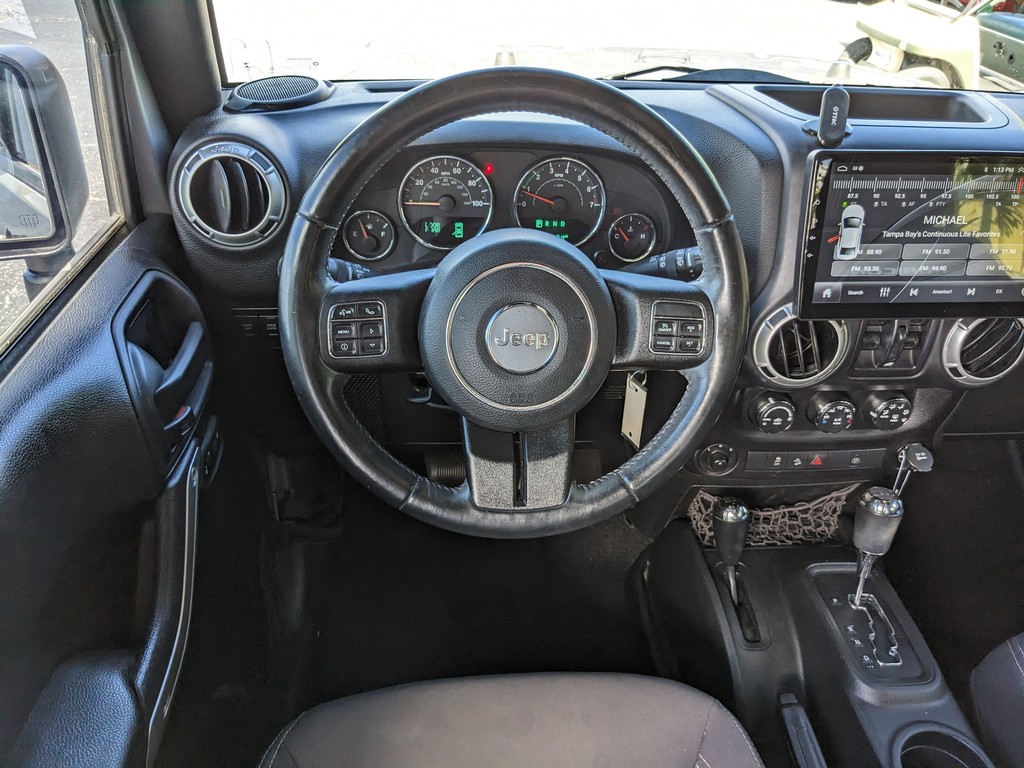 Jeep Wrangler Unlimited Vehicle Full-screen Gallery Image 11