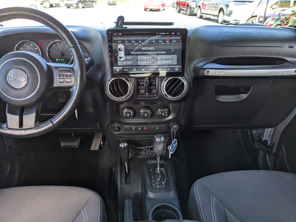 Jeep Wrangler Unlimited Vehicle Full-screen Gallery Image 12