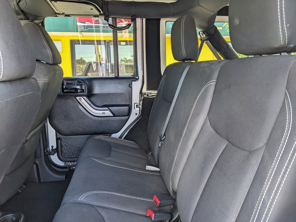 Jeep Wrangler Unlimited Vehicle Full-screen Gallery Image 14