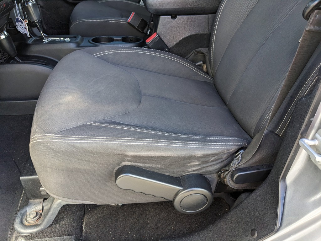 Jeep Wrangler Unlimited Vehicle Full-screen Gallery Image 16