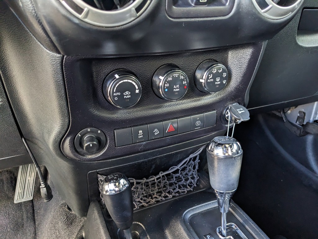 Jeep Wrangler Unlimited Vehicle Full-screen Gallery Image 20